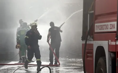 Φωτιά σε εργοστάσιο πλαστικών στο Αιγάλεω: Συναγερμός στην Πυροσβεστική