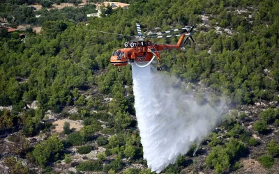 Πύρινα μέτωπα σε Κορινθία και Εύβοια: Ταυτόχρονος συναγερμός στην Πυροσβεστική για τρεις μεγάλες φωτιές
