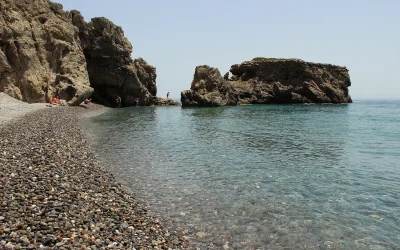 12 προορισμοί για ήσυχες διακοπές στα ελληνικά νησιά το καλοκαίρι του 2026