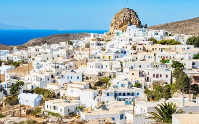 Δωρεάν σπίτια για γιατρούς και δασκάλους: Το σχέδιο του υπουργείου Εσωτερικών για 100 κατοικίες σε 12 νησιά