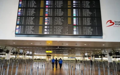 Ουρές έως και 5 ώρες στα αεροδρόμια της ΕΕ: Τεχνικά προβλήματα παραδέχεται η φον ντερ Λάιεν