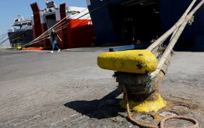 Θυελλώδεις άνεμοι: Δεμένα τα πλοία σε Ραφήνα και Λαύριο