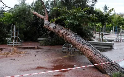 Ισχυρή καταιγίδα στην Αττική: Πλημμυρισμένοι δρόμοι και προβλήματα κυκλοφορίας