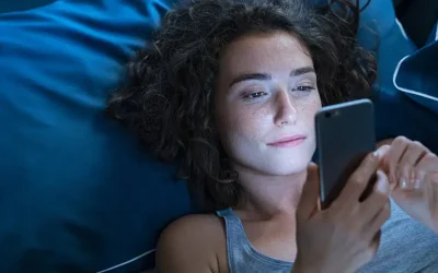 Μήπως είσαι phone zombie μόλις κοιμίσεις τα παιδιά σου; Δες τι μπορείς να κάνεις για αυτό