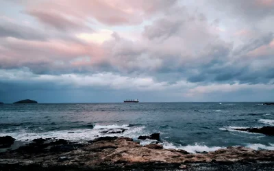 Καλοκαιρινή μπόρα στην Αθήνα: Ισχυρές βροχές σε περιοχές της χώρας – Πού θα συνεχιστεί η κακοκαιρία αύριο
