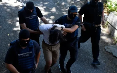 Δολοφονία Βάγιας Νέστορα: Βαρύτατες διώξεις για τρομοκρατία και ανθρωποκτονία στους τρεις συλληφθέντες