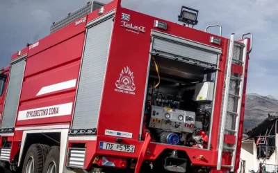 Συναγερμός στην Εύβοια: Φωτιά δίπλα σε σπίτια στην Ακτή Νηρέως Αλιβερίου
