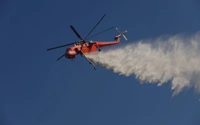Πύρινος εφιάλτης σε Ρέθυμνο και Άνδρο: Τραυματισμοί, απεγκλωβισμοί και καθηλωμένα εναέρια μέσα λόγω ανέμων