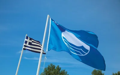 Εννέα ακτές «κατέβασαν» τη Γαλάζια Σημαία: Οι λόγοι της απόσυρσης
