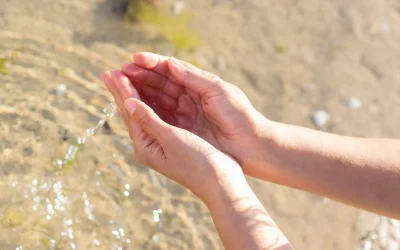 Γιατί ζαρώνουν τα δάχτυλά μας όταν τα έχουμε για ώρα στο νερό;