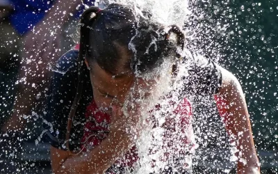 Καμίνι σήμερα η Ελλάδα: Κορυφώνεται ο καύσωνας, ο υδράργυρος θα φτάσει τους 43 βαθμούς Κελσίου
