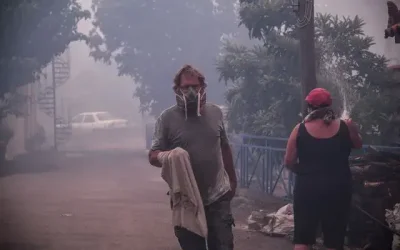 Φωτιές: Οδηγίες προστασίας από τον καπνό και τα αιωρούμενα σωματίδια