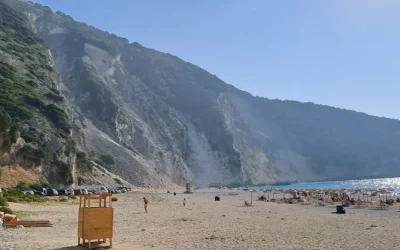 Κατολισθήσεις στην παραλία Μύρτος: Λέκκας και Παπαδόπουλος διαφωνούν για την ασφάλεια