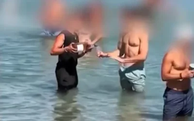Αντιδράσεις για βίντεο σερβιτόρου που γεμίζει ποτήρια πελατών στη θάλασσα στην Πάρο