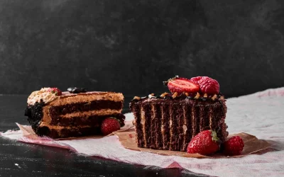 Strawberry Chocolate Cake: Η απόλυτη σοκολατένια απόλαυση με φράουλες που σπάει τα κοντέρ στο TikTok