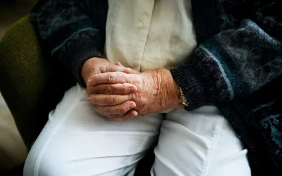 Νομοθετική ρύθμιση για τις συντάξεις χηρείας: Κατάργηση των περικοπών του νόμου Κατρούγκαλου για 200.000 δικαιούχους