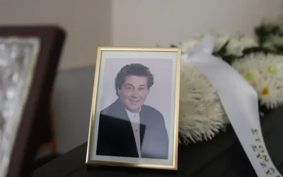 Συγκίνηση στην κηδεία του Μιχάλη Μόσιου: Το τελευταίο «αντίο» στον αγαπημένο «Ταμτάκο»