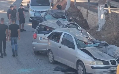 Χερσόνησος: Σοκαριστικό τροχαίο με 'ιπτάμενο' Ι.Χ. – Εκτοξεύτηκε στα 100 μέτρα και διέλυσε σταθμευμένα οχήματα