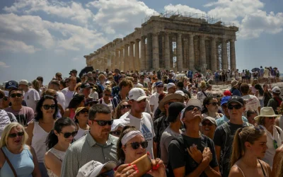 Η Ευρώπη «λυγίζει» από τον υπερτουρισμό: Από την Ακρόπολη και τη Ρώμη μέχρι την Ιταλίδα στα Κουφονήσια