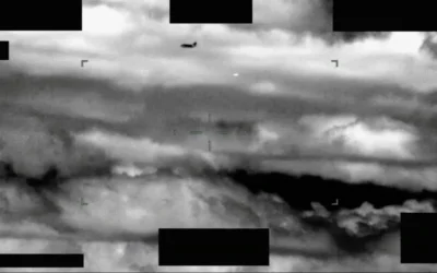 Αρχεία UFO: Νέα ανατριχιαστικά βίντεο – Αθόρυβα ιπτάμενα τρίγωνα και «αιωρούμενο» ανθρώπινο σώμα