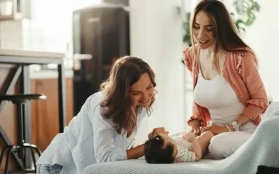 Τι είναι η doula και γιατί ολοένα περισσότερες μητέρες την επιλέγουν
