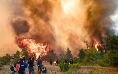 Πύρινος εφιάλτης: Μάχη για την προστασία του Αγίου Νεκταρίου και των Βιλίων