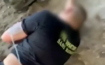 Συγκλονιστικό βίντεο από τη φωτιά στη Χαλκιδική: Πυροσβέστης κατέρρευσε στην αμμουδιά