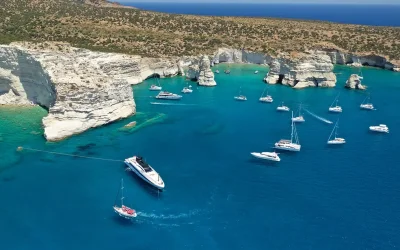 Επιχείρηση διάσωσης 33χρονου στη Μήλο: Εγκλωβίστηκε σε βράχο 20 μέτρων