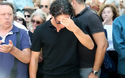 Πάνος Βλάχος: Συντετριμμένος στην κηδεία του Νίκου Καλογερόπουλου