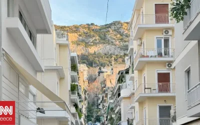 Ακίνητα: Διπλή παρέμβαση στον ΦΠΑ με μείωση για κοινωνική κατοικία και πάγωμα του 24% στα νεόδμητα