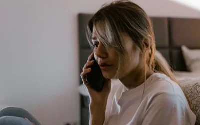 Άκουγε τη συνομιλία του συζύγου της με την ερωμένη για 18 λεπτά μετά από τυχαίο τηλεφώνημα