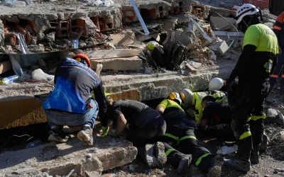 Τραγωδία δίχως τέλος στην Κολομβία μετά τον σεισμό: Σκάβουν με γυμνά χέρια στα ερείπια για εγκλωβισμένους