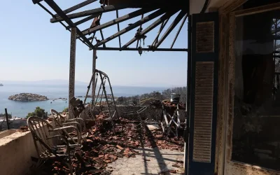 Εκατοντάδες «κόκκινα» κτίρια σε όλη τη χώρα: Σε εξέλιξη οι αυτοψίες μετά από φωτιές και πλημμύρες