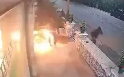 Εμπρηστική επίθεση σε φαρμακείο στη Βλαχέρνα Αρκαδίας: Το βίντεο που καταγράφει τις κινήσεις των δραστών