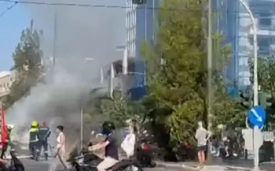 Φωτιά σε αυτοκίνητο στη λεωφόρο Αλεξάνδρας προκάλεσε προβλήματα στην κυκλοφορία