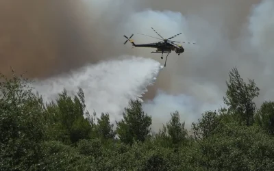 Κρίσιμες οι επόμενες ώρες στη Δυτική Αττική: Στο «κόκκινο» η επιφυλακή για αναζωπυρώσεις