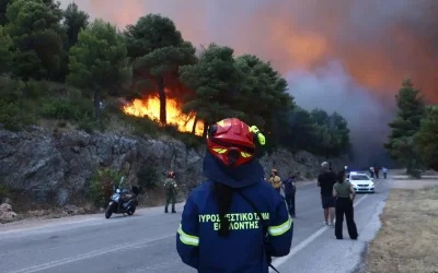 Ολονύκτιες επιχειρήσεις κατάσβεσης σε Αττικοβοιωτία και Σκάλωμα Φωκίδας