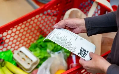 «Φρένο» στην ακρίβεια: Από σήμερα πάνω από 1.700 προϊόντα με χαμηλότερες τιμές στα ράφια