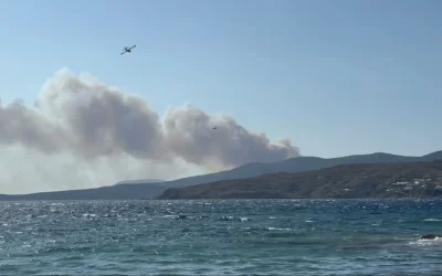 Η φωτιά στη Σκύρο μαίνεται ανεξέλεγκτη: Εκκενώθηκαν δύο οικισμοί, ενισχύονται οι δυνάμεις