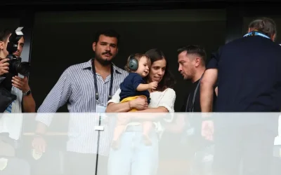 Η Κατερίνα Στεφανίδη στην Allwyn Arena για την πρεμιέρα της ΑΕΚ