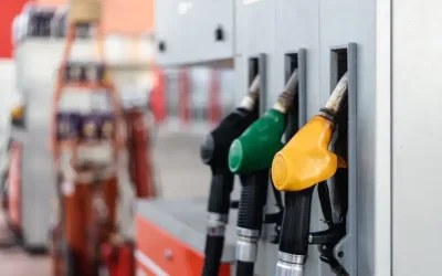 Η κυβέρνηση εξετάζει παράταση της επιδότησης στο ντίζελ καθώς οι τιμές των καυσίμων ξεπέρασαν τα 2 ευρώ