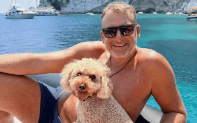 Ο Γιώργος Λιάγκας στην Άτοκο με τα διάσημα γουρούνια και η ατάκα «άνθρωποι και γουρούνια»