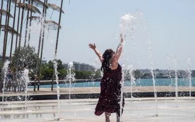 Ο καιρός: Μικρή ανάσα από τη ζέστη το Σαββατοκύριακο, παρατείνεται το καλοκαίρι