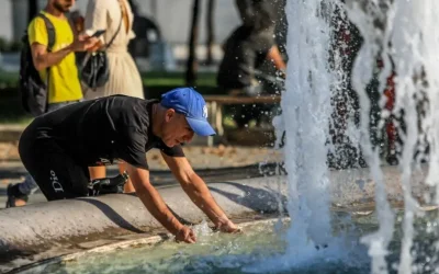 Ο καύσωνας επιμένει με 40άρια και υγρασία: Αφόρητη ζέστη μέχρι τα μέσα της εβδομάδας