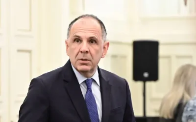 Ο υπουργός εξωτερικών θα εκπροσωπήσει την κυβέρνηση στην τήνο για τον δεκαπενταύγουστο