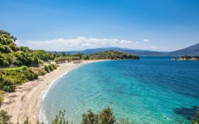 Οι παραλίες της βόρειας Εύβοιας: Ένας προορισμός που συνδυάζει βουνό και θάλασσα