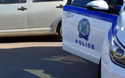 Περιστατικό στα Εξάρχεια: Αστυνομικοί και διαρρήκτες εγκλωβίστηκαν σε διαμέρισμα