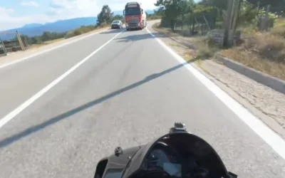 «Αν είχα αυτοκίνητο θα είχα σκοτωθεί»: Ο οδηγός μηχανής για την παραλίγο μετωπική με το βυτιοφόρο