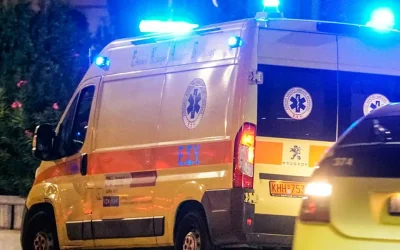 Σοβαρό τροχαίο στη Βούλα: Κρίσιμες ώρες για 39χρονο μοτοσικλετιστή μετά από σύγκρουση με ταξί