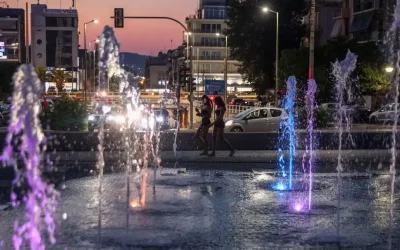 Στους 33 βαθμούς έφτασε η θερμοκρασία το βράδυ της Κυριακής στην Αθήνα, με συνθήκες ισχυρής δυσφορίας